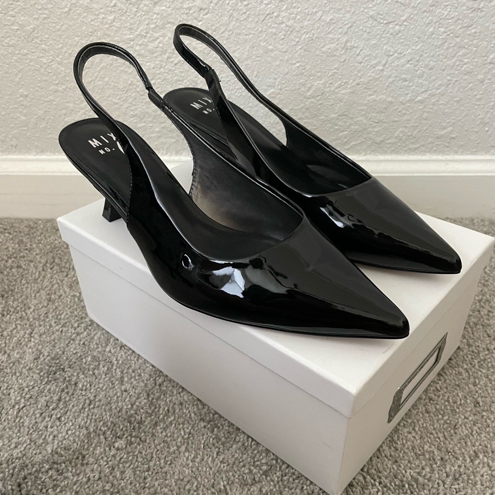 NWOT Glossy Slingback Heels | Black